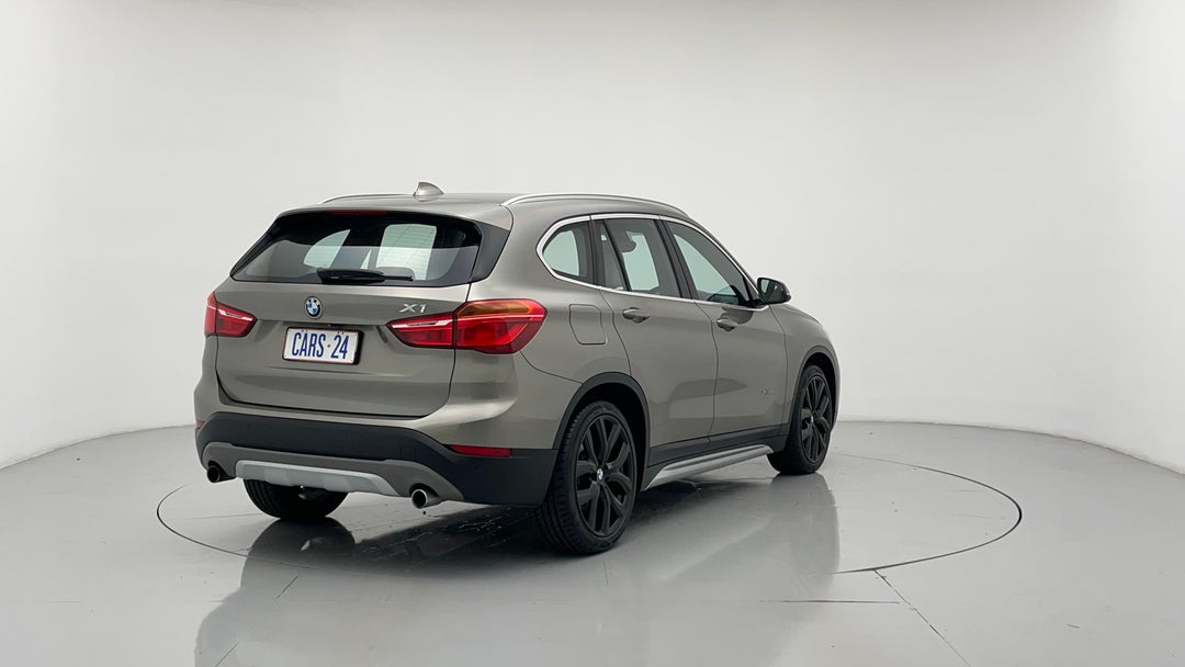 Right Back Diagonal (45- Degree) View