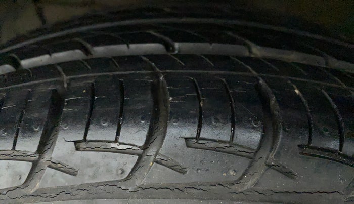 2017 Maruti Ciaz ZETA 1.4  AT PETROL, Petrol, Automatic, 14,148 km, Left Front Tyre Tread