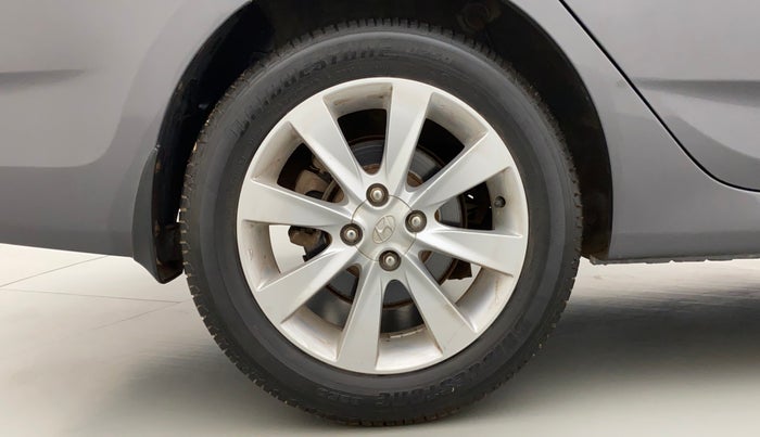 2011 Hyundai Verna FLUIDIC 1.6 VTVT SX, Petrol, Manual, 63,570 km, Right Rear Wheel