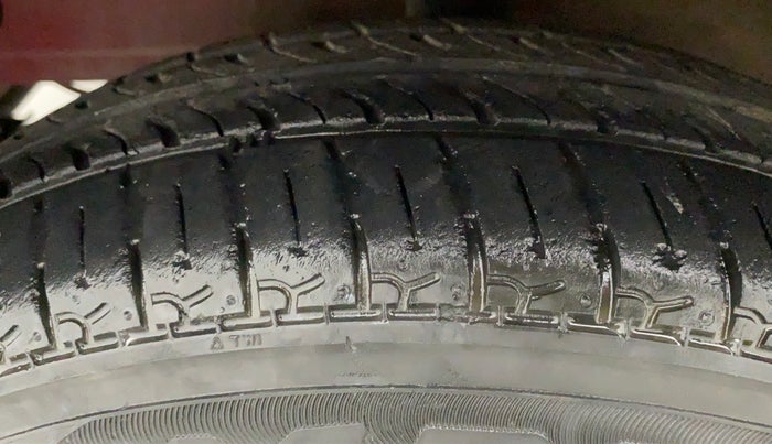 2015 Hyundai Eon ERA +, Petrol, Manual, 16,870 km, Left Front Tyre Tread