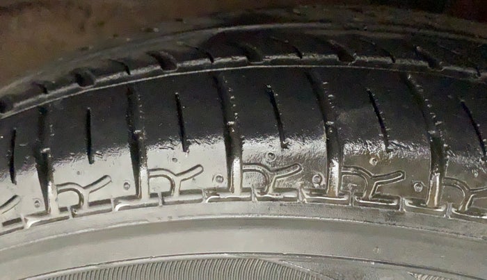 2015 Hyundai Eon ERA +, Petrol, Manual, 16,870 km, Right Front Tyre Tread