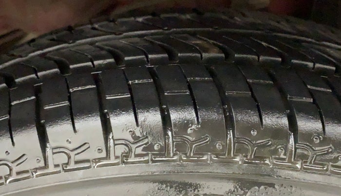 2015 Hyundai Eon ERA +, Petrol, Manual, 16,870 km, Left Rear Tyre Tread