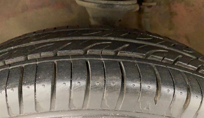 2017 Maruti Alto 800 VXI, Petrol, Manual, 66,439 km, Left Front Tyre Tread
