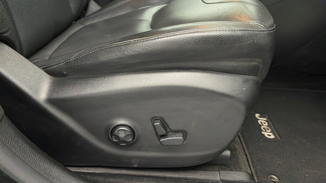 2016 Jeep Cherokee Longitude (4x4), Automatic, 93303 km, Drivers Side Adjustment Panel