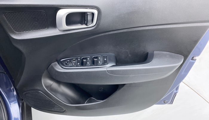 2022 Hyundai VENUE 1.5 SX CRDI MT, Diesel, Manual, 21,228 km, Driver Side Door Panels Control