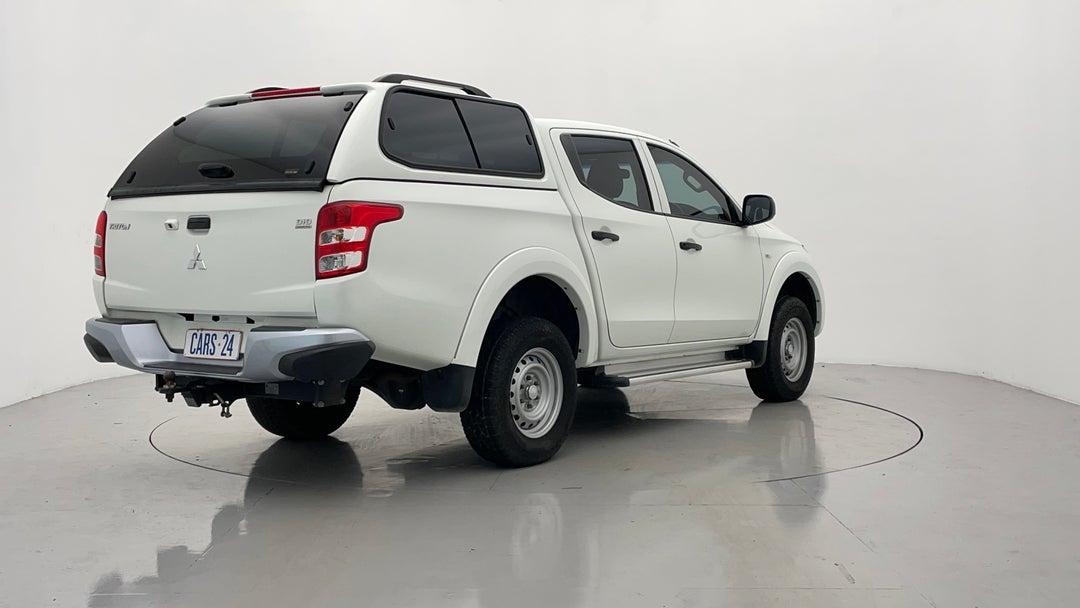 Right Back Diagonal (45- Degree) View