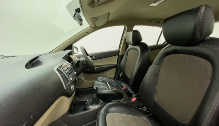 2013 Hyundai i20 MAGNA (O) 1.2, Petrol, Manual, 70,894 km, Right Side Front Door Cabin