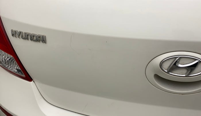 2013 Hyundai i20 MAGNA (O) 1.2, Petrol, Manual, 70,894 km, Dicky (Boot door) - Minor scratches