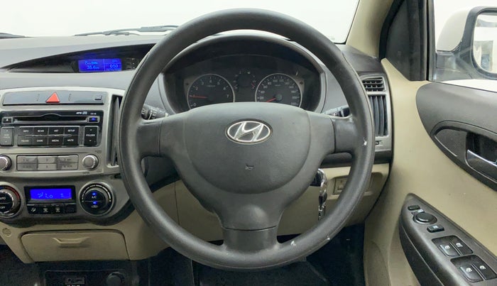 2013 Hyundai i20 MAGNA (O) 1.2, Petrol, Manual, 70,894 km, Steering Wheel Close Up