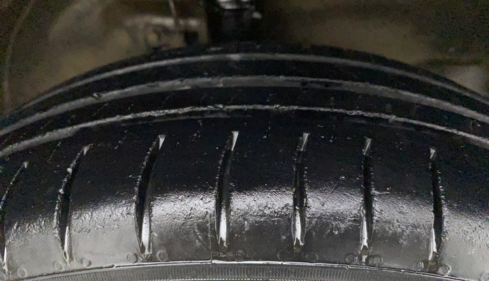 2011 Maruti Wagon R 1.0 LXI, Petrol, Manual, 55,061 km, Right Front Tyre Tread