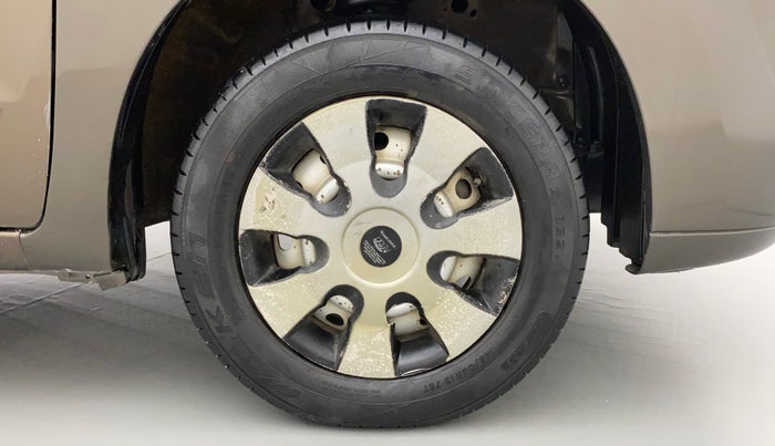 2011 Maruti Wagon R 1.0 LXI, Petrol, Manual, 55,061 km, Right Front Wheel