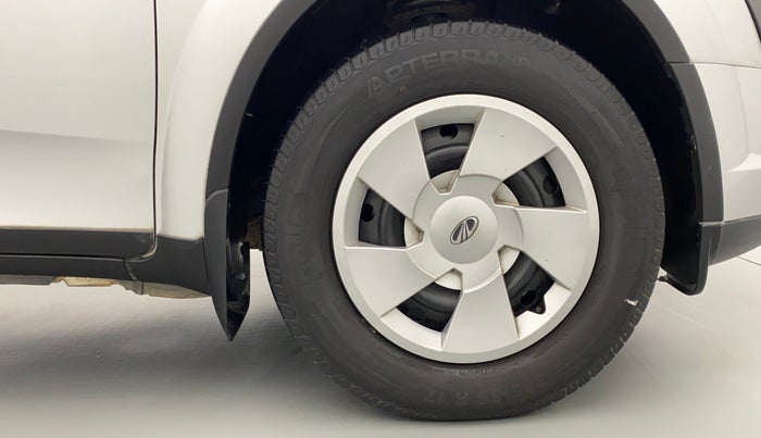 2017 Mahindra XUV500 W6 4X2, Diesel, Manual, 36,565 km, Right Front Wheel