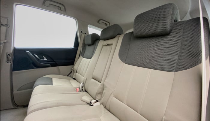 2017 Mahindra XUV500 W6 4X2, Diesel, Manual, 36,565 km, Right Side Rear Door Cabin View
