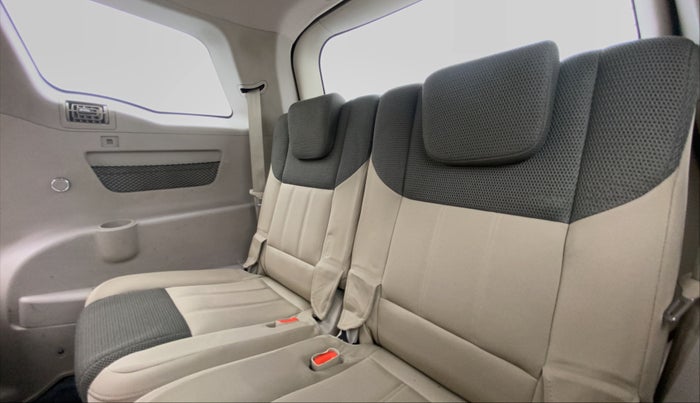2017 Mahindra XUV500 W6 4X2, Diesel, Manual, 36,565 km, Third Seat Row