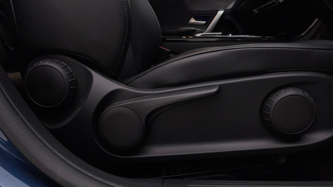 2022 Mercedes-benz A180 A180, Automatic, 22653 km, Drivers Side Adjustment Panel