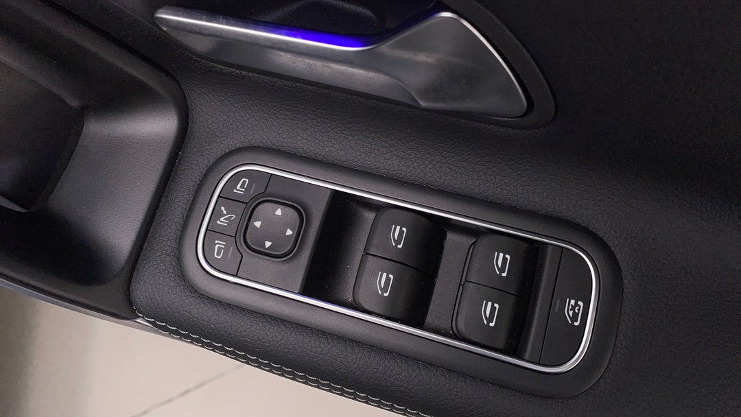 2022 Mercedes-benz A180 A180, Automatic, 22653 km, Drivers Side Door Panel Controls