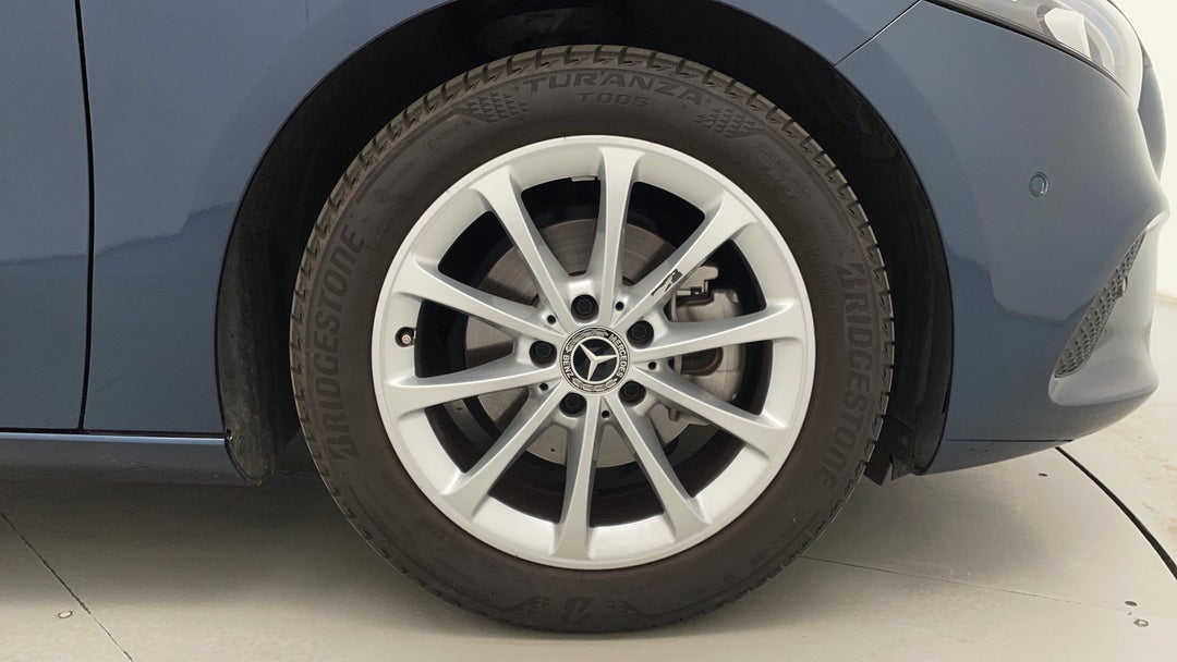 2022 Mercedes-benz A180 A180, Automatic, 22653 km, Right Front Wheel