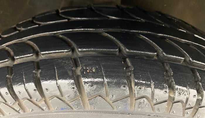 2015 Maruti Alto 800 LXI, Petrol, Manual, 38,257 km, Right Front Tyre Tread