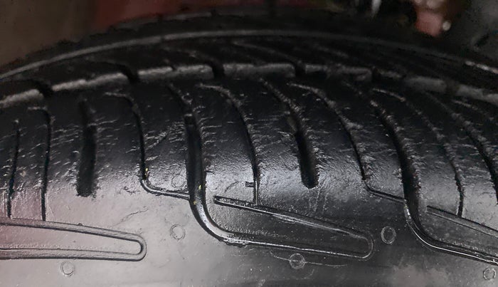 2014 Honda Brio S MT, Petrol, Manual, 61,612 km, Right Front Tyre Tread
