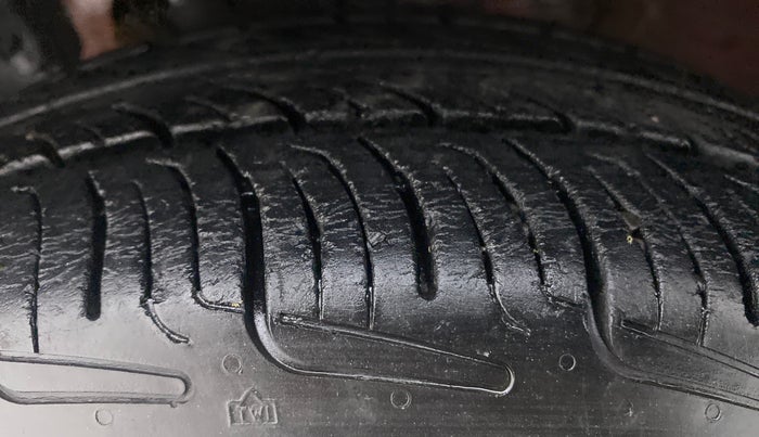 2014 Honda Brio S MT, Petrol, Manual, 61,612 km, Left Front Tyre Tread