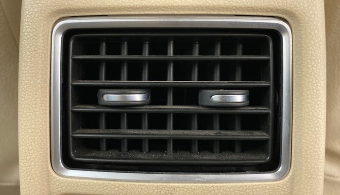 2013 Volkswagen Vento HIGHLINE DIESEL 1.6, Diesel, Manual, 90,332 km, Rear AC Vents