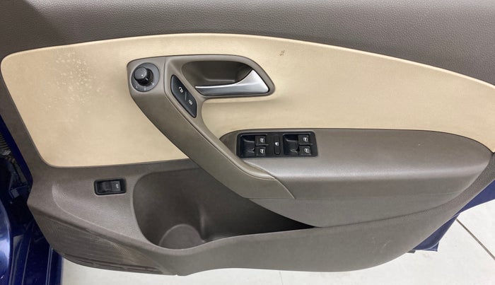 2013 Volkswagen Vento HIGHLINE DIESEL 1.6, Diesel, Manual, 90,332 km, Driver Side Door Panels Control