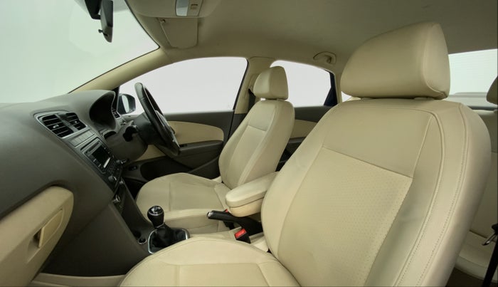 2013 Volkswagen Vento HIGHLINE DIESEL 1.6, Diesel, Manual, 90,332 km, Right Side Front Door Cabin