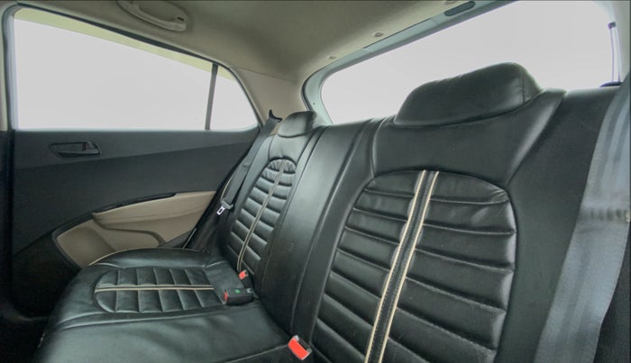 2016 Hyundai Grand i10 MAGNA 1.2 VTVT, Petrol, Manual, 62,566 km, Right Side Rear Door Cabin