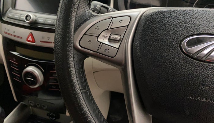 2019 Mahindra XUV300 W8 1.2 PETROL, Petrol, Manual, 43,434 km, Steering wheel - Phone control not functional