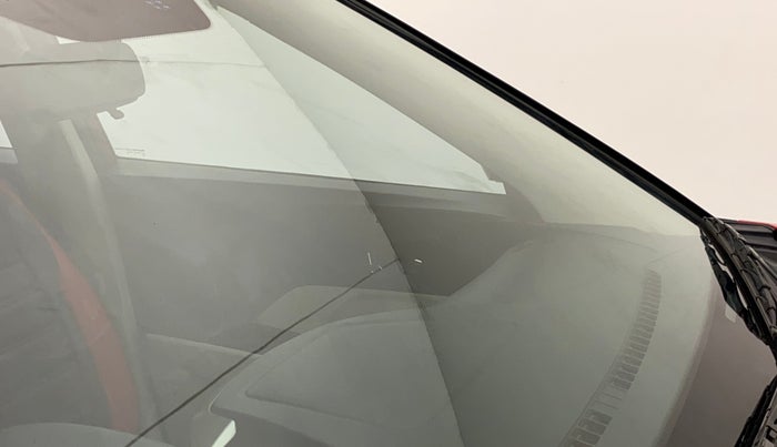 2019 Mahindra XUV300 W8 1.2 PETROL, Petrol, Manual, 43,434 km, Front windshield - Minor spot on windshield
