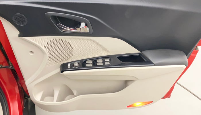 2019 Mahindra XUV300 W8 1.2 PETROL, Petrol, Manual, 43,434 km, Driver Side Door Panels Control