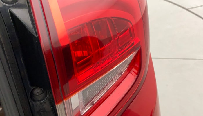 2019 Mahindra XUV300 W8 1.2 PETROL, Petrol, Manual, 43,434 km, Right tail light - Minor scratches