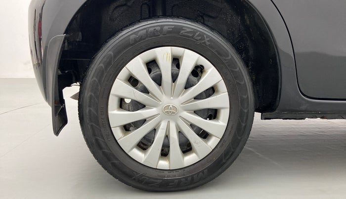 2011 Toyota Etios Liva G, Petrol, Manual, 72,409 km, Right Rear Wheel