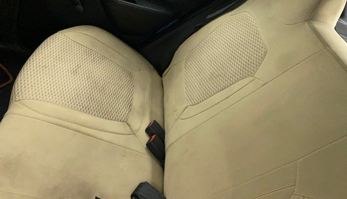 2017 Renault Kwid CLIMBER 1.0 AMT, Petrol, Automatic, 75,450 km, Second-row right seat - Cover slightly stained