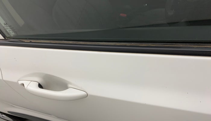 2018 Hyundai Grand i10 SPORTZ U2 1.2 CRDI, Diesel, Manual, 72,352 km, Driver-side door - Weather strip has minor damage