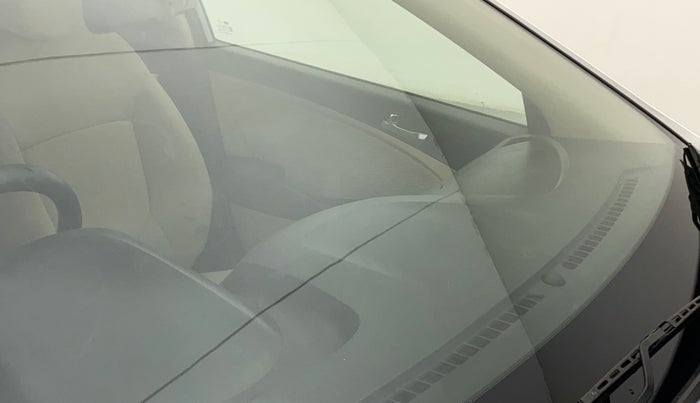 2012 Hyundai Verna FLUIDIC 1.6 VTVT EX, Petrol, Manual, 75,776 km, Front windshield - Minor spot on windshield