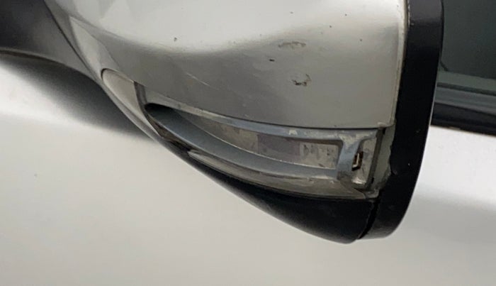 2012 Hyundai Verna FLUIDIC 1.6 VTVT EX, Petrol, Manual, 75,776 km, Left rear-view mirror - Indicator light has minor damage