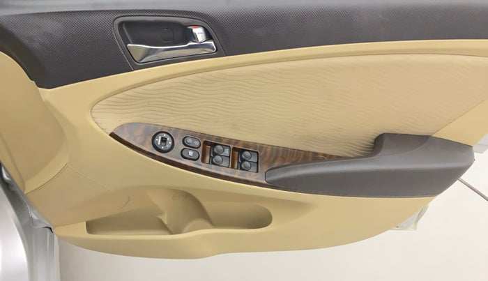 2012 Hyundai Verna FLUIDIC 1.6 VTVT EX, Petrol, Manual, 75,776 km, Driver Side Door Panels Control
