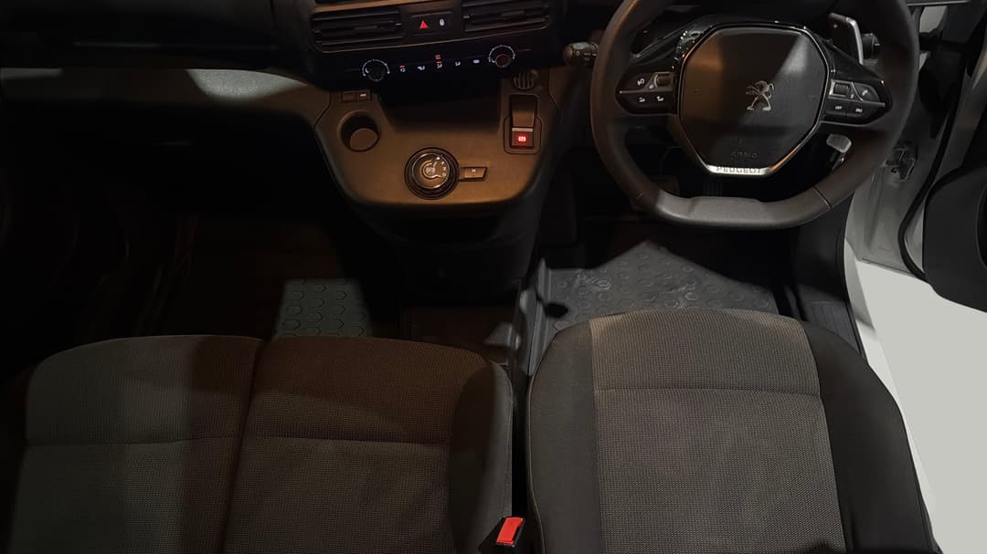 2021 Peugeot Partner Lwb, Automatic, 105226 km, Center Console
