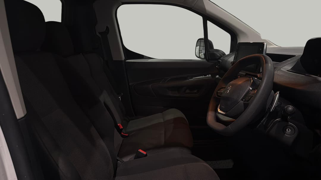 2021 Peugeot Partner Lwb, Automatic, 105226 km, Right Side Front Door Cabin View
