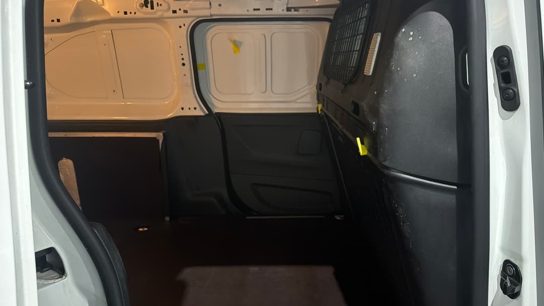 2021 Peugeot Partner Lwb, Automatic, 105226 km, Right Side Rear Door Cabin View