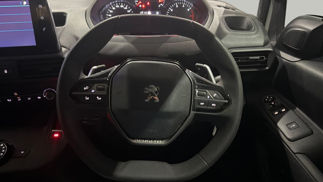 2021 Peugeot Partner Lwb, Automatic, 105226 km, Steering Wheel Close-up