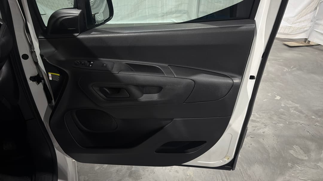 2021 Peugeot Partner Lwb, Automatic, 105226 km, Speaker View