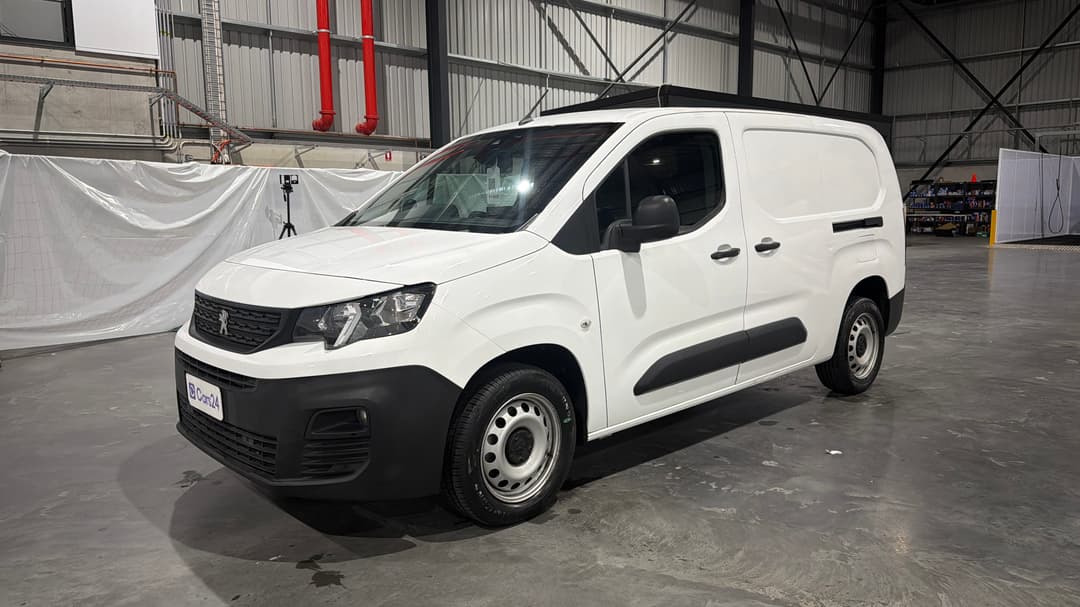 2021 Peugeot Partner Lwb, Automatic, 105226 km, Left Front Diagonal (45- Degree) View