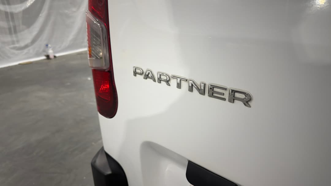 2021 Peugeot Partner Lwb, Automatic, 105226 km, Badge (Boot Left Side)