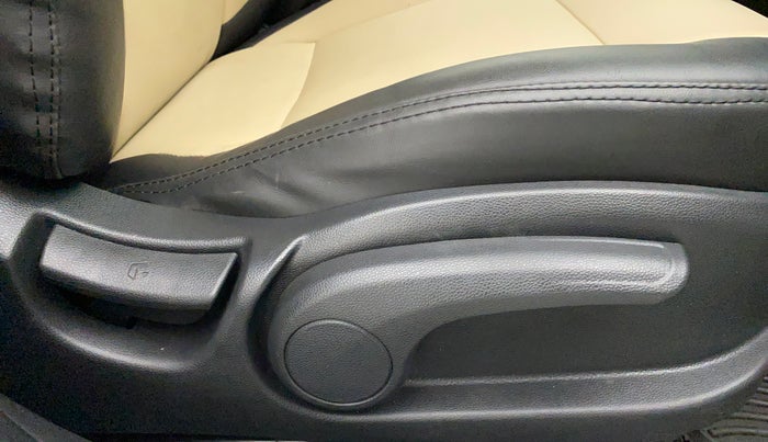 2019 Hyundai Elite i20 SPORTZ PLUS  1.2 CVT, Petrol, Automatic, 31,850 km, Driver Side Adjustment Panel