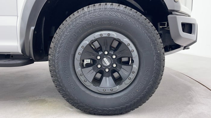 Ford F 150 RAPTOR-Right Front Tyre