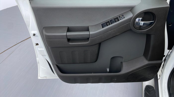 NISSAN X TERRA-Driver Side Door Panels Controls