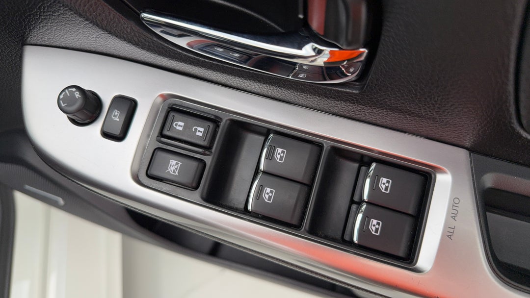 2017 Subaru WRX Premium (AWD), Manual, 127058 km, Drivers Side Door Panel Controls