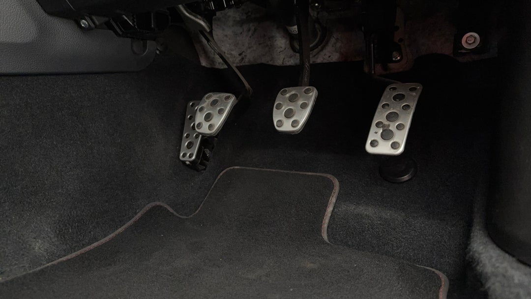 2017 Subaru WRX Premium (AWD), Manual, 127058 km, Pedals and Footmat
